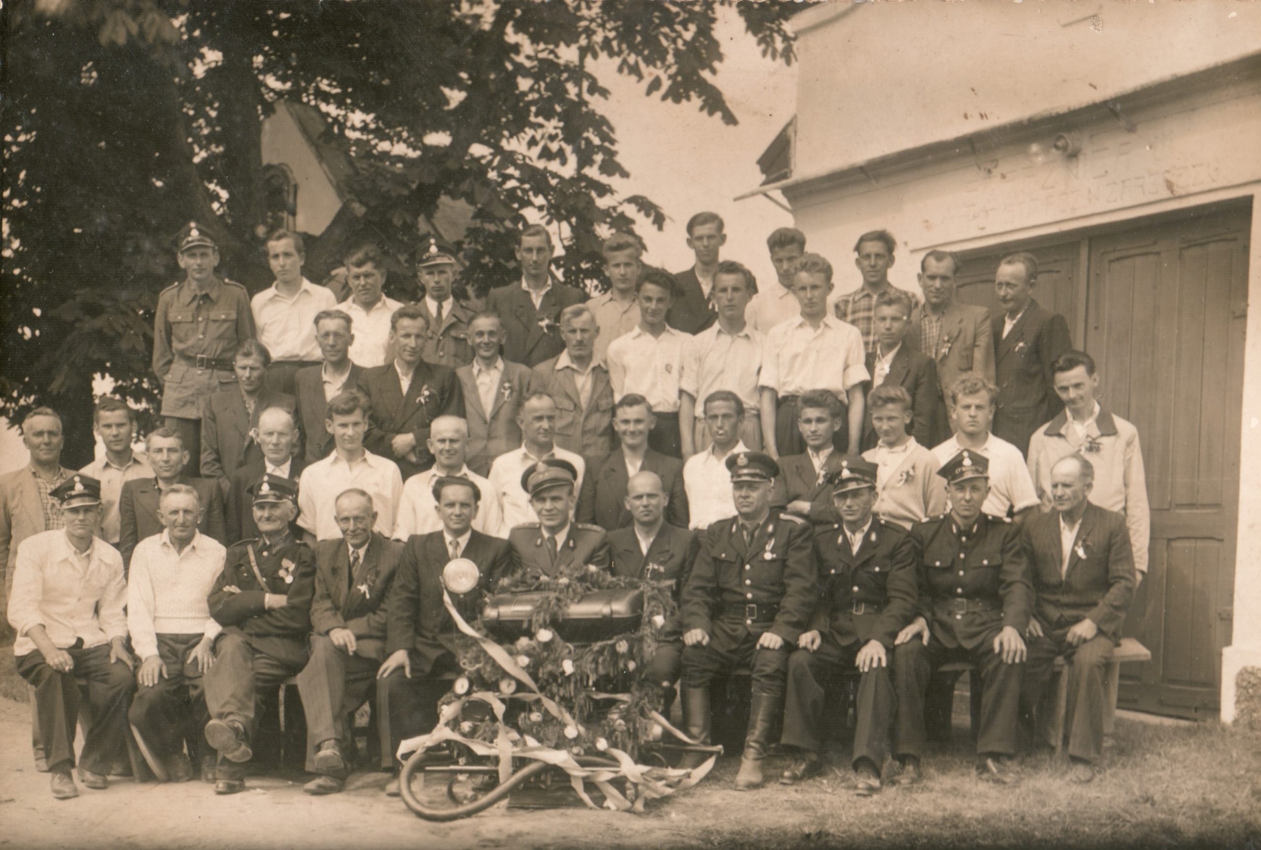 Mieszkańcy Frelichowa na historycznej fotografii